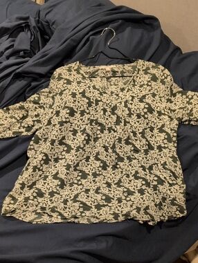 fun 2 fun Green and Cream Floral V-Neck Blouse